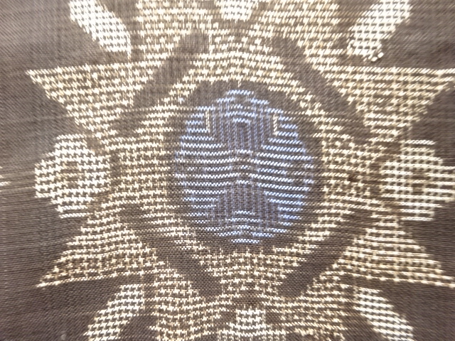 アンティーク　華紋織り出し本場泥大島紬着物